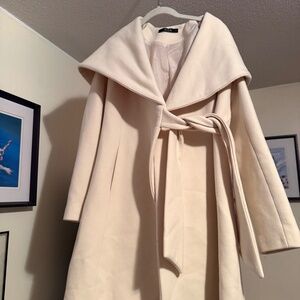 Kisa white cream coat with hood collar